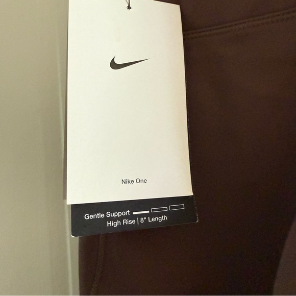 Nike Women's One High-Waisted 8" Biker Shorts With Pockets NWT - Picture 5 of 5